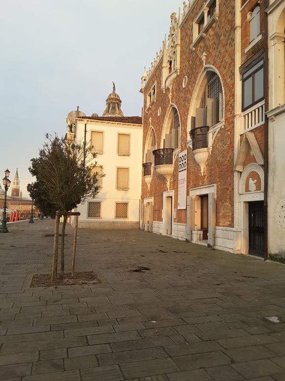 Calle Michelangelo Venezia Esterno foto