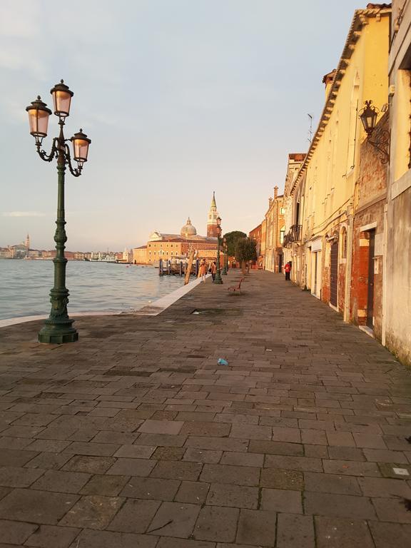 Calle Michelangelo Venezia Esterno foto